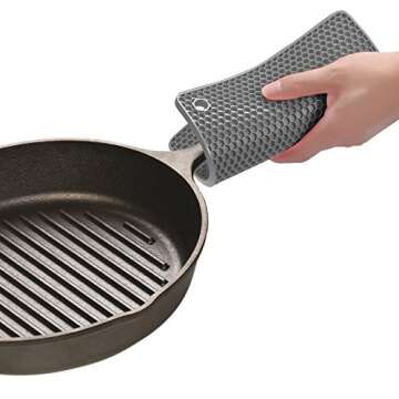 BasicForm Silicone Trivet Square Honeycomb Pattern 7.5x7.5x0.31 Inches (Set of 4) (Gray)