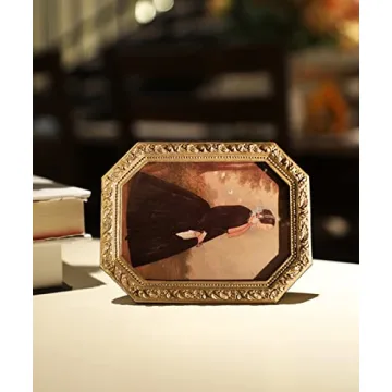 Elegant 4x6 Vintage Octagon Picture Frame in Gold