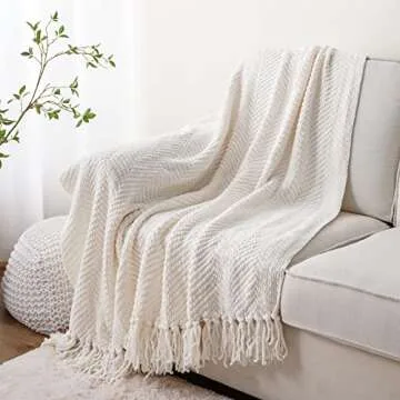 BATTILO HOME Comforting Cream White Throw Blanket