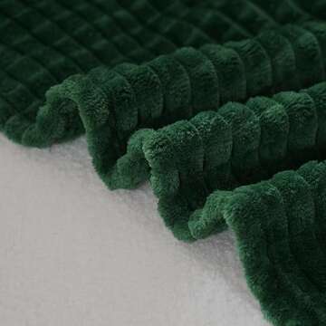 Puncuntex Green Throw Blanket 50"×60" Decorations Fleece Super Soft Plush Fuzzy Cozy Blanket with Square 3D Jacquard Grid Design Luxury Lightweight for Couch Sofa Chair,Dark Forest Green