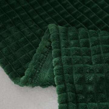 Puncuntex Green Throw Blanket 50"×60" Decorations Fleece Super Soft Plush Fuzzy Cozy Blanket with Square 3D Jacquard Grid Design Luxury Lightweight for Couch Sofa Chair,Dark Forest Green