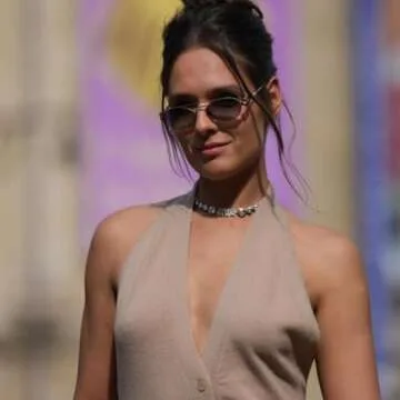 YUANYBAO Personalized Oval Metal Sunglasses: Fashion Accessories for Photography, Beach, Travel & More - UV Protection, (y6)