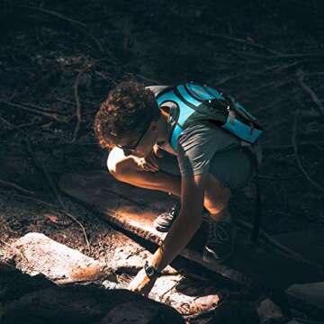 SharkMouth Hiking Hydration Backpack with Bladder - Insulated Water Backpack with 2.5L Reservoir - Lightweight Hydration Pack for Hiking Running Biking Cycling Blue