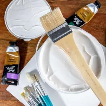 Mont Marte Premium Gesso Universal Primer 64oz (1.89L), Suitable for Acrylic Paint, Oil Paint, Color Pencils, Pastels, Graphite and Charcoal