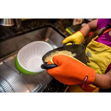 Curious Chef Children's Chef Oven Mitt Set