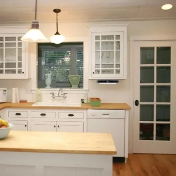 Compact Bluetooth Radio & CD Player for Under Cabinet Use