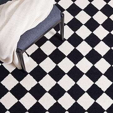 SAFAVIEH Chelsea Collection Accent Rug - 2'9" x 4'9", Black & Ivory, Hand-Hooked French Country Checkered Wool, Ideal for High Traffic Areas in Entryway, Living Room, Bedroom (HK711A)