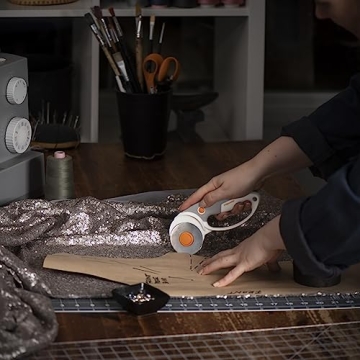 Fiskars 60mm Rotary Cutter - Ergonomic & Versatile Cutting Tool