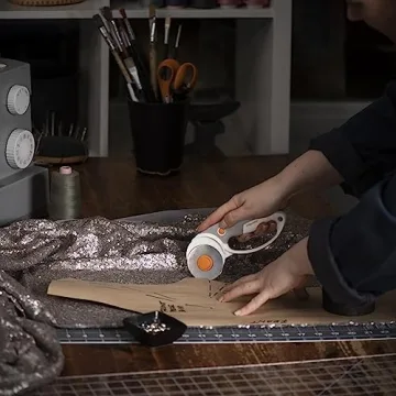 Fiskars 60mm Rotary Cutter - Ergonomic & Versatile Cutting Tool