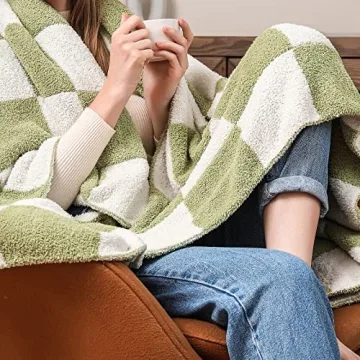 QQP Checkered Throw Blanket Soft Cozy Microfiber Reversible