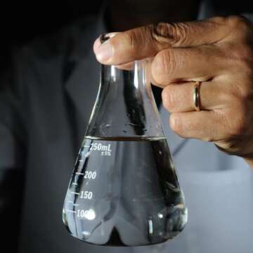 Germall Plus - Clear Liquid - Excellent Natural Broad-Spectrum Preservative. Compatible with most cosmetic ingredients. Good for water-based formulas - 2oz