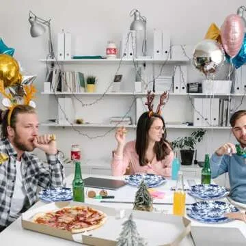 Suclain 60 Pcs Blue and White Floral Plastic Plates Wedding Party Decoration Bulk Serves as 9" 7" Dessert Dinner Disposable Plastic Plates for Bridal Shower