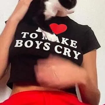 Stylish Y2K Graphic Crop Top for Trendy Teens