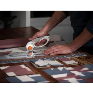 Fiskars Classic Rotary Cutter - Effortless Precision Cutting Tool