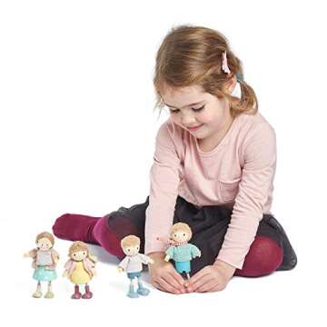 Tender Leaf Toys - The Goodwood Family - Wooden Miniatures Flexible Doll, Multicultural Action Figure for Dollhouse - Encourage Creative and Imaginative Fun Play for Children - Age 3+