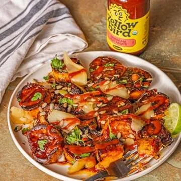 Yellowbird Organic Sriracha Hot Sauce 19.6 oz Bottle