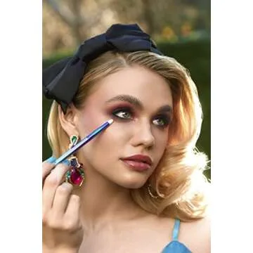 Sigma Beauty Professional E30 Pencil Brush – Pencil Applicator Makeup Brush with Synthetic SigmaTech® Fibers for Flawless Eye Makeup, Eye Brush for Highlighting, Lining, Smudging & Blending (1 Brush)