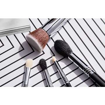 Sigma Beauty Professional E30 Pencil Brush – Pencil Applicator Makeup Brush with Synthetic SigmaTech® Fibers for Flawless Eye Makeup, Eye Brush for Highlighting, Lining, Smudging & Blending (1 Brush)