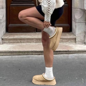 Women's Fleece-Lined Suede Mini Boots Slippers - Warm & Stylish