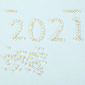 Yinkin 1000 Pieces Round Acrylic Letter Number Beads Charms Gold Letter Beads White Alphabet Beads 4 x 7 mm Alphabet Figure Beads for Craft DIY Necklace Bracelet Keychain Jewelry Making