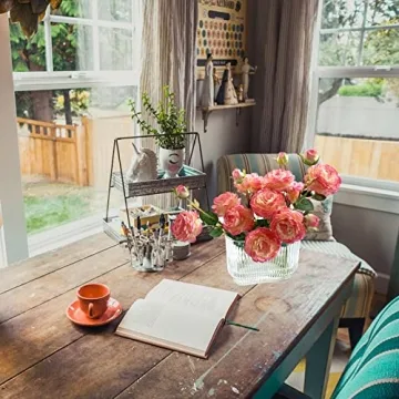 Elegant Ribbed Glass Flower Vase for Stylish Decor