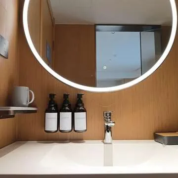 Shampoo Dispenser for Shower Wall, Shampoo and Conditioner Dispenser with 16 Waterproof Labels, No Drill Shower Soap Dispenser Bathroom, Shower Soap Dispenser Wall Mounted,17oz, 3 Pack, Amber