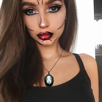 Gothic Necklace - Stylish Accessory for Women