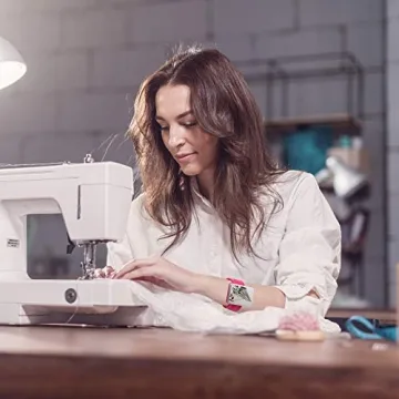 Patelai Magnetic Wrist Pincushions & Rat Tail Combs Set