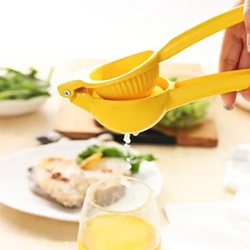 Manual Citrus Lemon Squeezer for Quick Juice Extraction