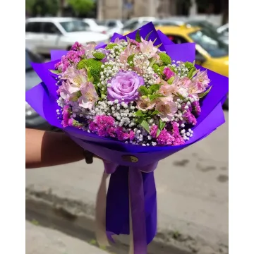 دسته‌گل ترکیبی رز و آلسترومریا با ژیپسوفیلا | مدل عروسی پاستلی