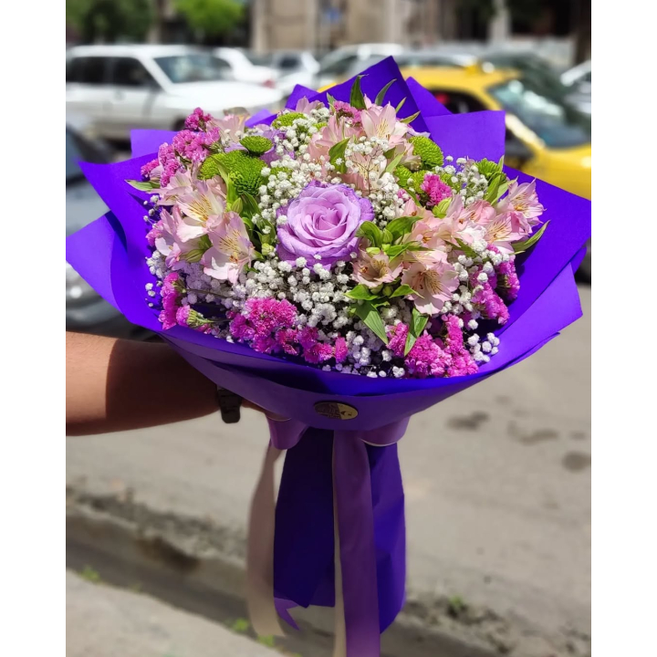 دسته‌گل ترکیبی رز و آلسترومریا با ژیپسوفیلا | مدل عروسی پاستلی