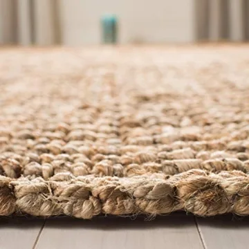 SAFAVIEH Natural Fiber Runner Rug for Chic Interiors