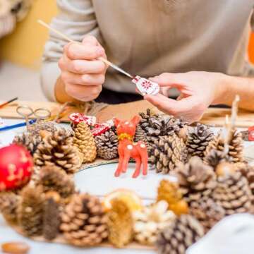 Amazon Basics Multi-shaped Polyester Paint Brushes for for Acrylic, Oil, Watercolor, Gouache, 24 Different Sizes, Wood Color