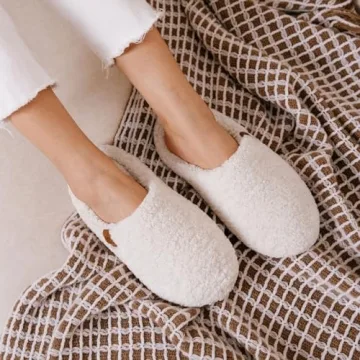 EverFoams Women's Fuzzy Slip-on Slippers for Ultimate Comfort