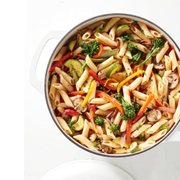 Buy the Amazon Basics Cast Iron Dutch Oven - 6 Quart, Durable & Versatile