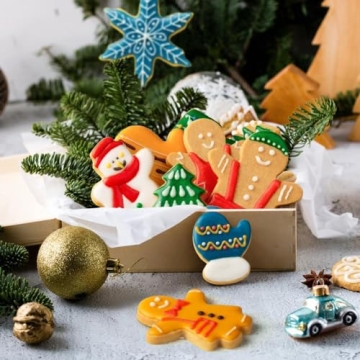 18-Piece Christmas Cookie Cutter Set for Festive Baking