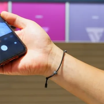 ECBANLI Car Window Breaker Wrist Strap - Vehicle Escape Tool