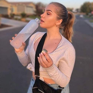 Healthywish 32oz Tracker Water Bottle with Gold Lid