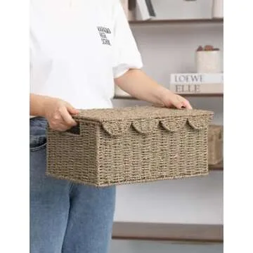 StorageWorks Scalloped Edge Wicker Basket with lid, Wicker Storage Basket with Built-in Handles, Handwoven Basket for Décor, Natural Seagrass Wicker Basket for Shelves, Nursery Room