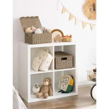 StorageWorks Scalloped Edge Wicker Basket with lid, Wicker Storage Basket with Built-in Handles, Handwoven Basket for Décor, Natural Seagrass Wicker Basket for Shelves, Nursery Room