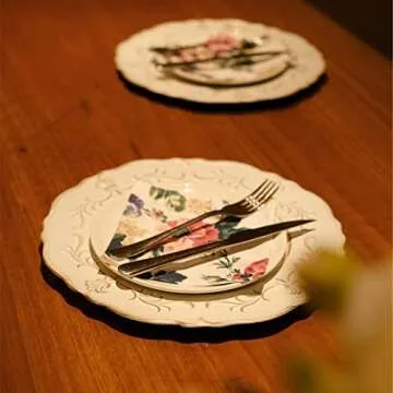 Spsyrine White Antique Charger Plate, 13" Embossed Plastic Table Plate Chargers for Dinner, Set of 6 Elegant Decorations for Wedding, Dining, Party Events.