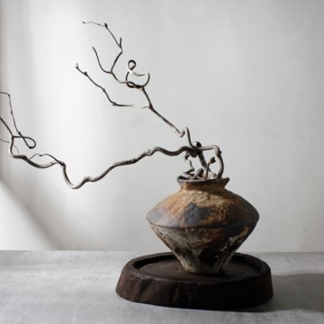 Rusty Ceramic Vase - Elegant Farmhouse Flower Decor