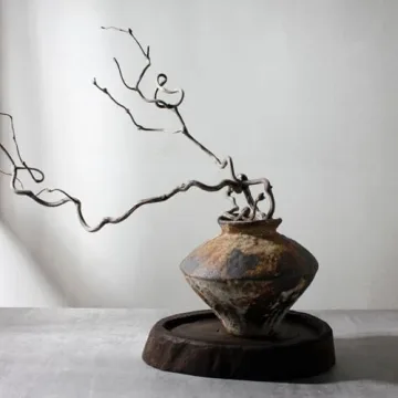 Rusty Ceramic Vase - Elegant Farmhouse Flower Decor