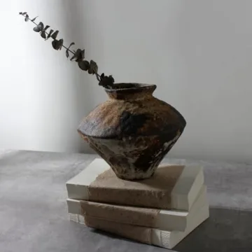 Rusty Ceramic Vase - Elegant Farmhouse Flower Decor