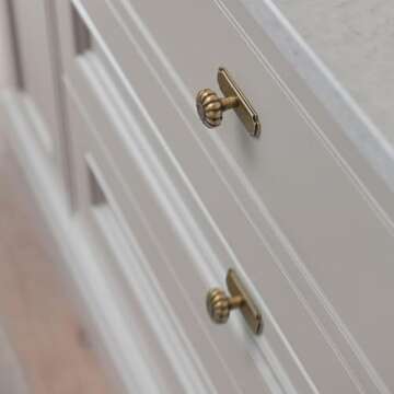 Yanxia Set of 6 - Elegant Vintage Bloom Antique Brass Cabinet Knobs with Backplate, Drawer Pulls for Kitchen, Dresser Cabinet Hardware for Bedroom, 1-1/4 Inches Diameter Handles