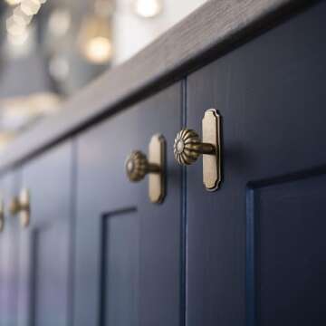 Yanxia Set of 6 - Elegant Vintage Bloom Antique Brass Cabinet Knobs with Backplate, Drawer Pulls for Kitchen, Dresser Cabinet Hardware for Bedroom, 1-1/4 Inches Diameter Handles