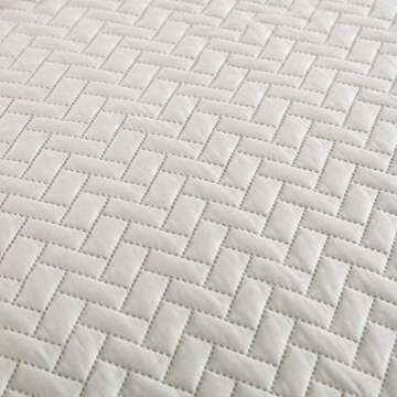 MERRY HOME Queen Quilt Set for Cozy Bedroom Comfort