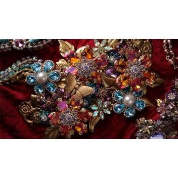 Canon RF 35mm Macro Lens - Compact & Versatile for Photographers