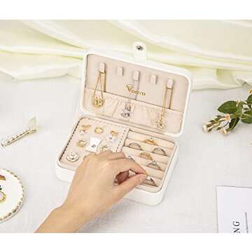 Voova Small Jewelry Organizer Box, Travel Jewelry Case for Women Teen Girls, Mini PU Leather Portable Jewellery Storage Boxes Holder with Smart Earrings Plate for Necklaces Rings Bracelets, White