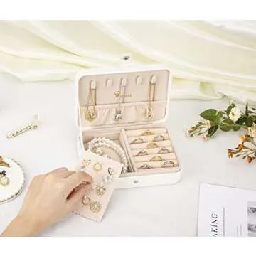 Voova Small Jewelry Organizer Box, Travel Jewelry Case for Women Teen Girls, Mini PU Leather Portable Jewellery Storage Boxes Holder with Smart Earrings Plate for Necklaces Rings Bracelets, White